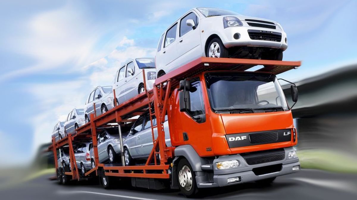 Safe car and bike transport services in Noida with secure loading and door-to-door delivery.